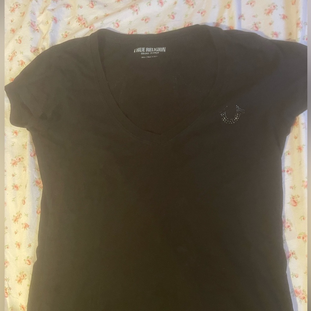 black v neck true religion shirt